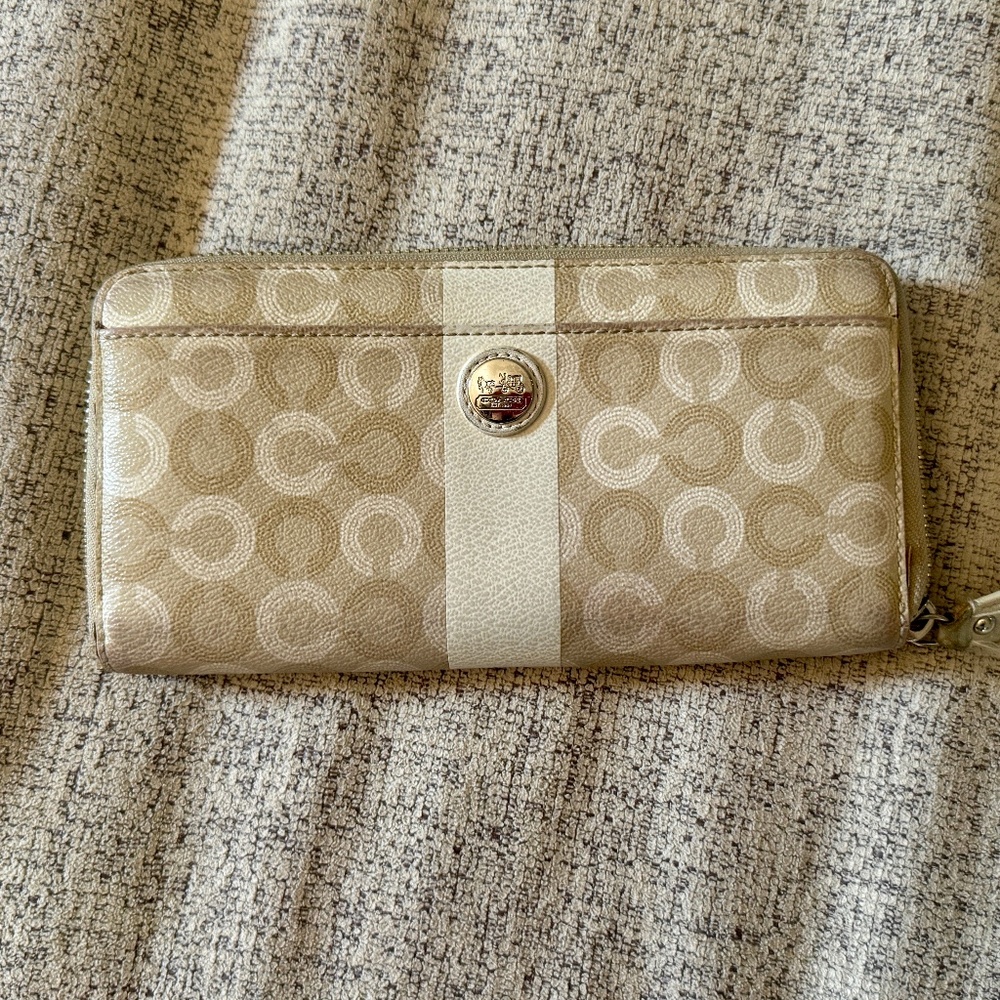 Coach Authentic Accordian Large Zipper Wallet